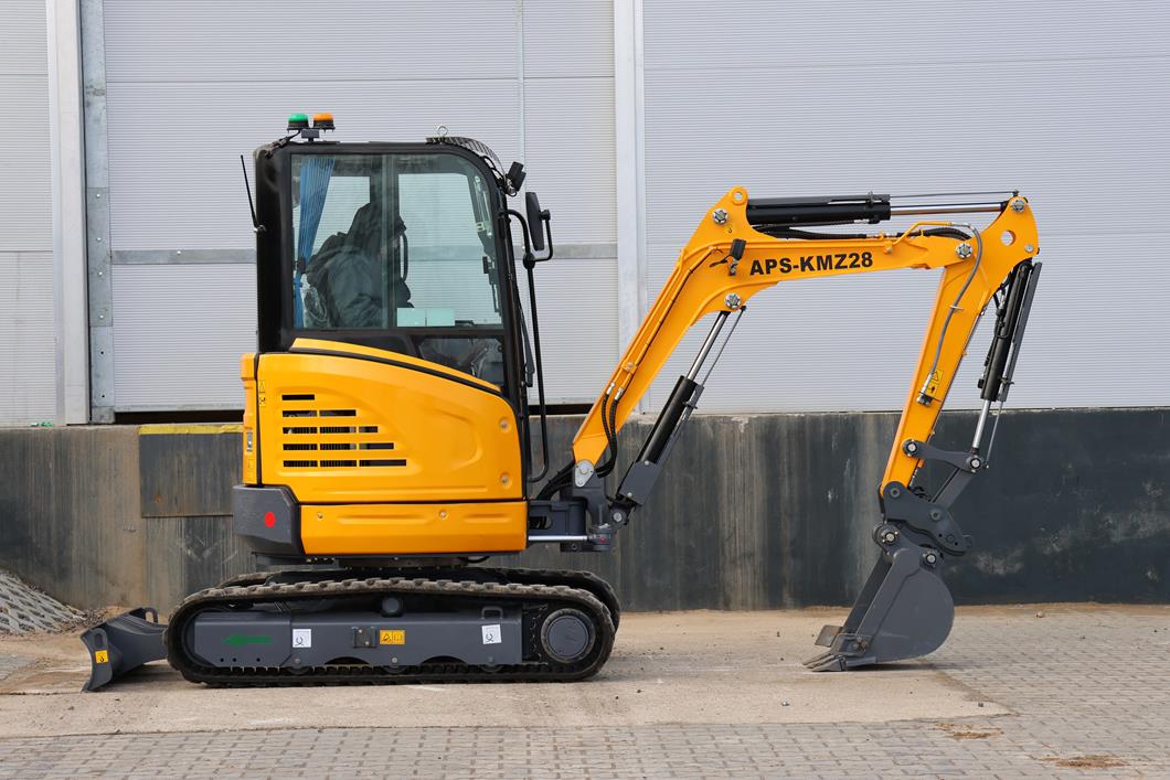 APS KMZ 28 Miniexcavadora de 2,8 t usada con brazo oscilante y hoja niveladora