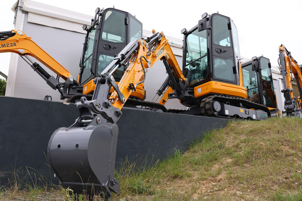APS KMZ 28 Miniexcavadora de 2,8 t usada con brazo oscilante y hoja niveladora
